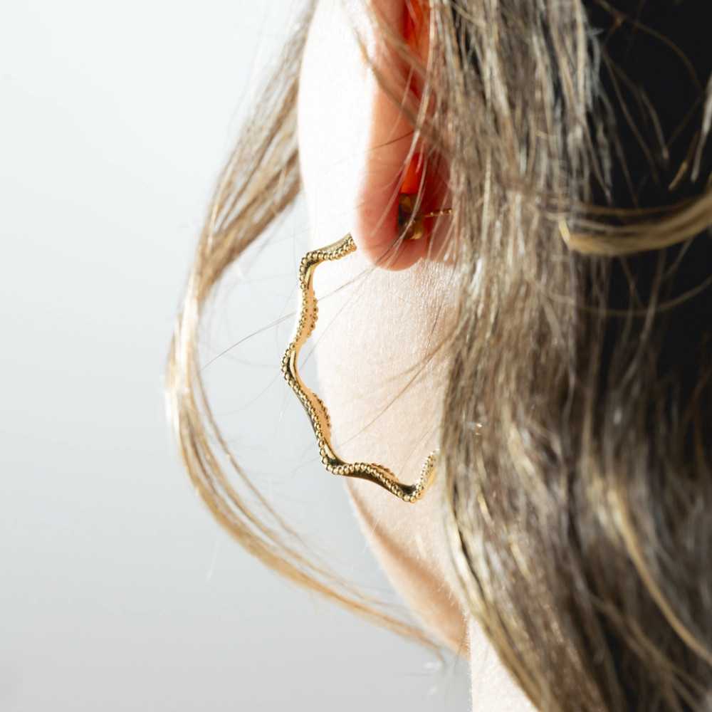 LOTUS STYLE HOOPS EARRINGS | Sweet Apple
