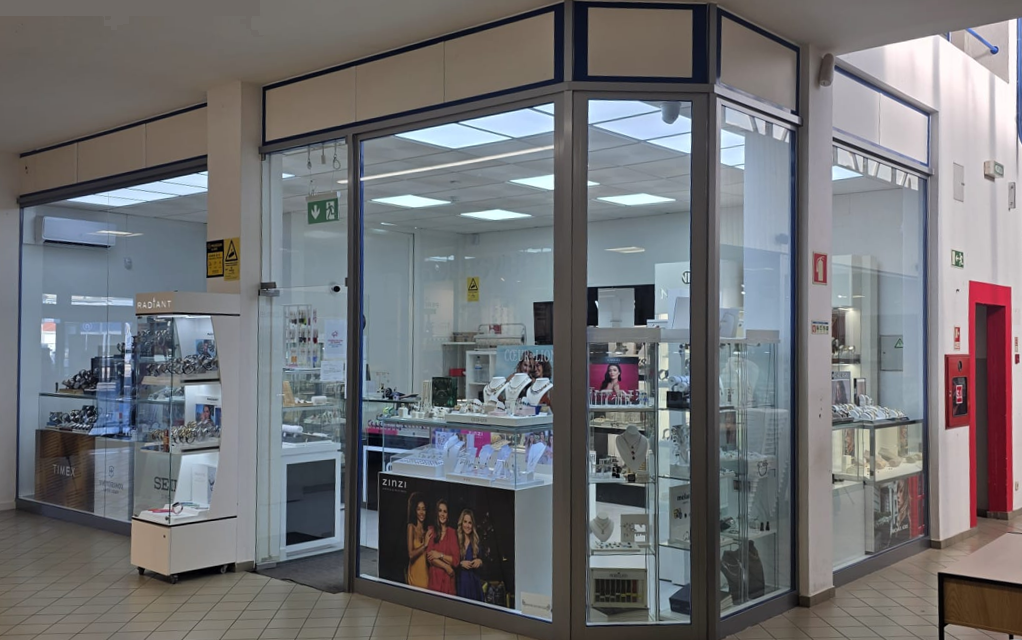 Shop window at Benedita