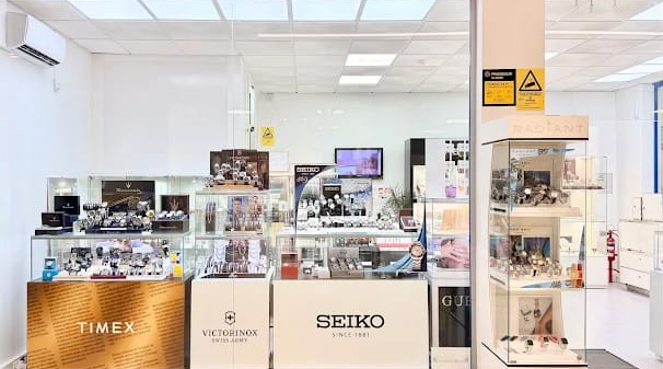 Watches and jewellery, carefully selected